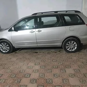 Toyota Sienna 2003