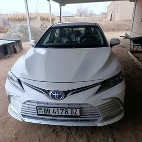Toyota Camry Hybrid 2021