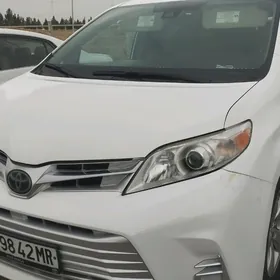 Toyota Sienna 2018