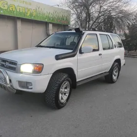 Nissan Pathfinder 2000