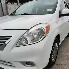 Nissan Versa 2012