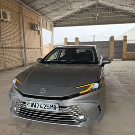 Toyota Camry 2025
