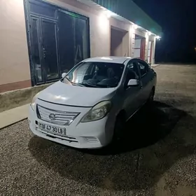 Nissan Versa 2012