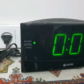 Радио-часы Vitek