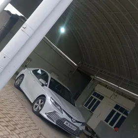 Toyota Camry Hybrid 2021