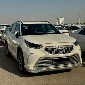 Toyota Highlander 2021