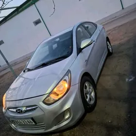 Hyundai Accent 2012