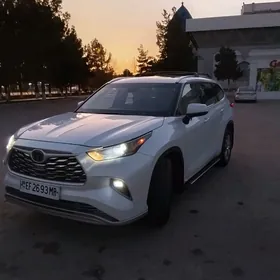 Toyota Highlander 2021