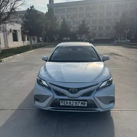 Toyota Camry 2021