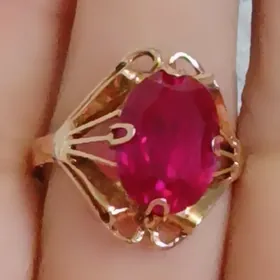 gyzyl möý ýúzúk