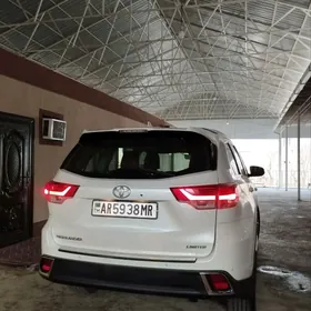 Toyota Highlander 2019