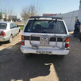 Nissan Pathfinder 1994