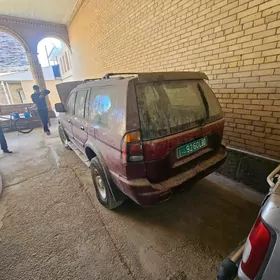 Mitsubishi Montero Sport 2000