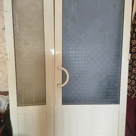 пластиковые двери