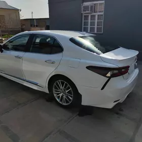 Toyota Camry 2021