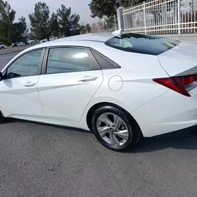 Hyundai Elantra 2022
