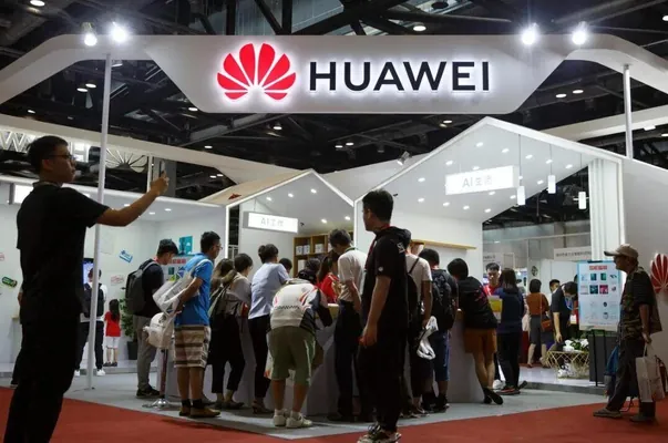 Huawei 2025-nji ýyly 127 milliard dollar rekord girdeji bilen tamamlady