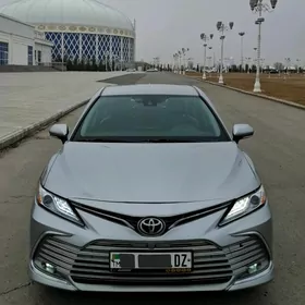 Toyota Camry 2021