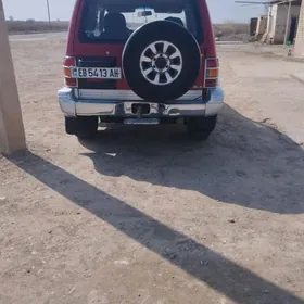 Mitsubishi Pajero 2000