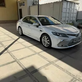 Toyota Camry 2021