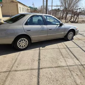 Toyota Camry 2001