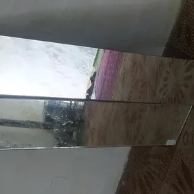 Aýna Ýuz görülýän.