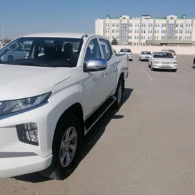 Mitsubishi L200 2020