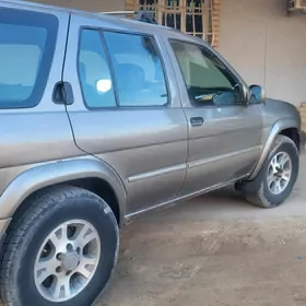 Nissan Pathfinder 2000