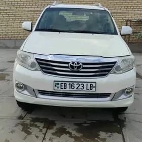 Toyota Fortuner 2012