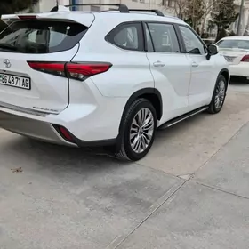 Toyota Highlander 2022