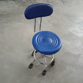 otyrgyc pyrlanyan stul