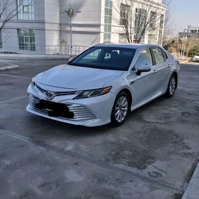Toyota Camry 2018