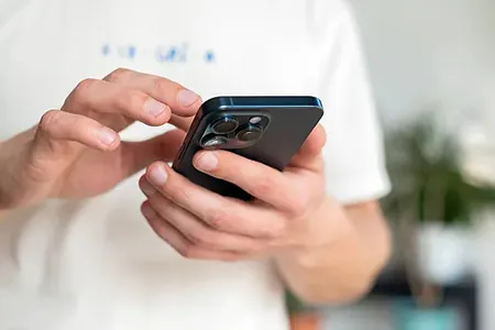 Bir däl, iki barmak bilen: höwesjeňler iPhone-da gizlin hereket usulyny tapdylar