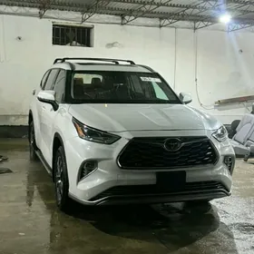 Toyota Highlander 2021