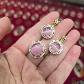 satlyk gyzyl komplekt