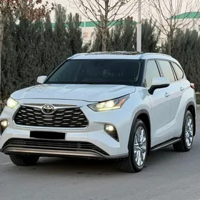 Toyota Highlander 2021
