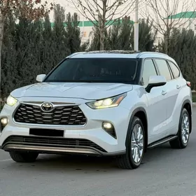 Toyota Highlander 2021