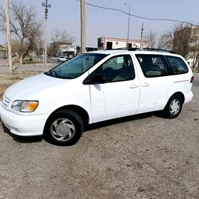 Toyota Sienna 2002