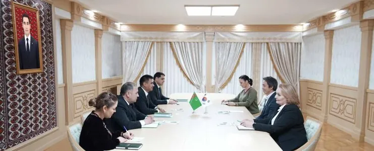 Türkmenistanyň Döwlet migrasiýa gullugynda koreýaly diplomatlar bilen duşuşyk geçirildi