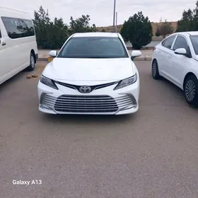 Toyota Camry 2021