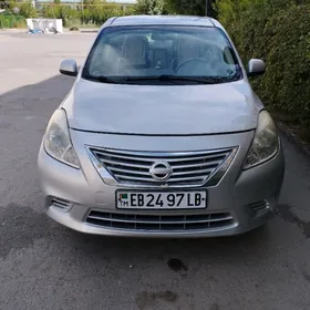 Nissan Versa 2011