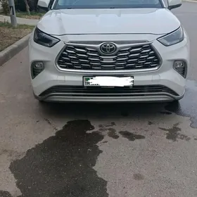 Toyota Highlander 2022