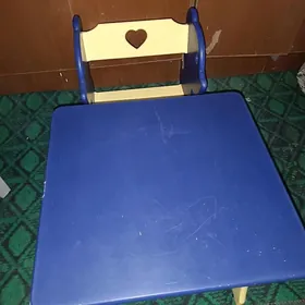 детский столик и стул