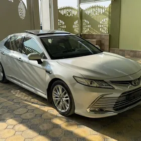 Toyota Camry 2021