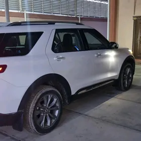 Ford Explorer 2021