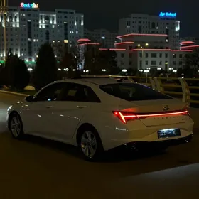 Hyundai Elantra 2022