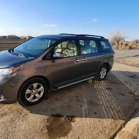 Toyota Sienna 2011