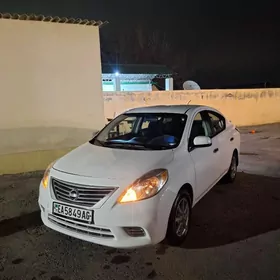 Nissan Versa 2013