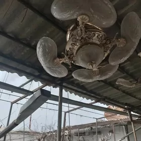 люстра в рабочем состоянии