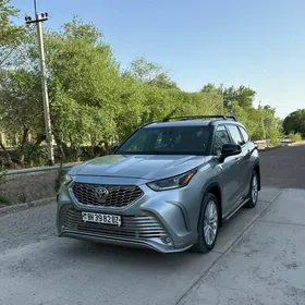 Toyota Highlander 2021